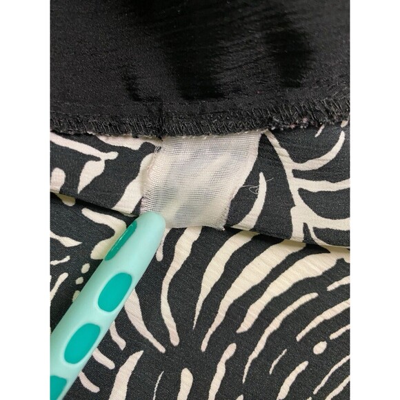 Notations Top With Attached Camisole Woman's Size 3XL Black White Geometric - Picture 5 of 11